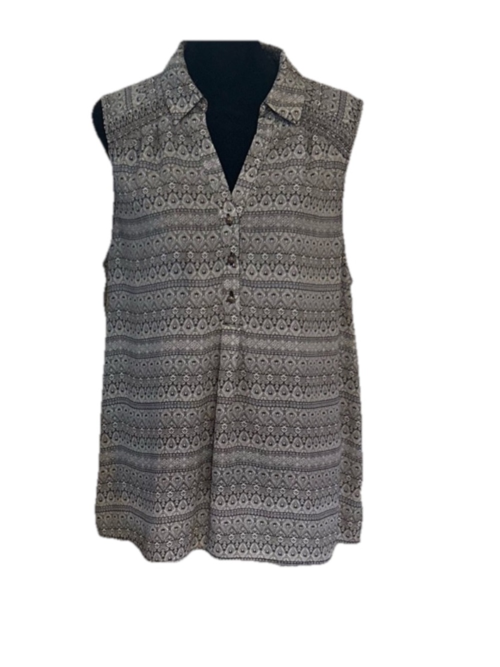 Dana Buchman Sleeveless Printed V-Neck Top in Gray